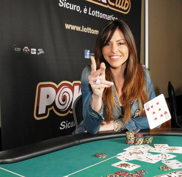 Pamela Camassa, 29enne soubrette di Prato lanciata da Miss Italia, fa parte della squadra di giocatori di PokerClub